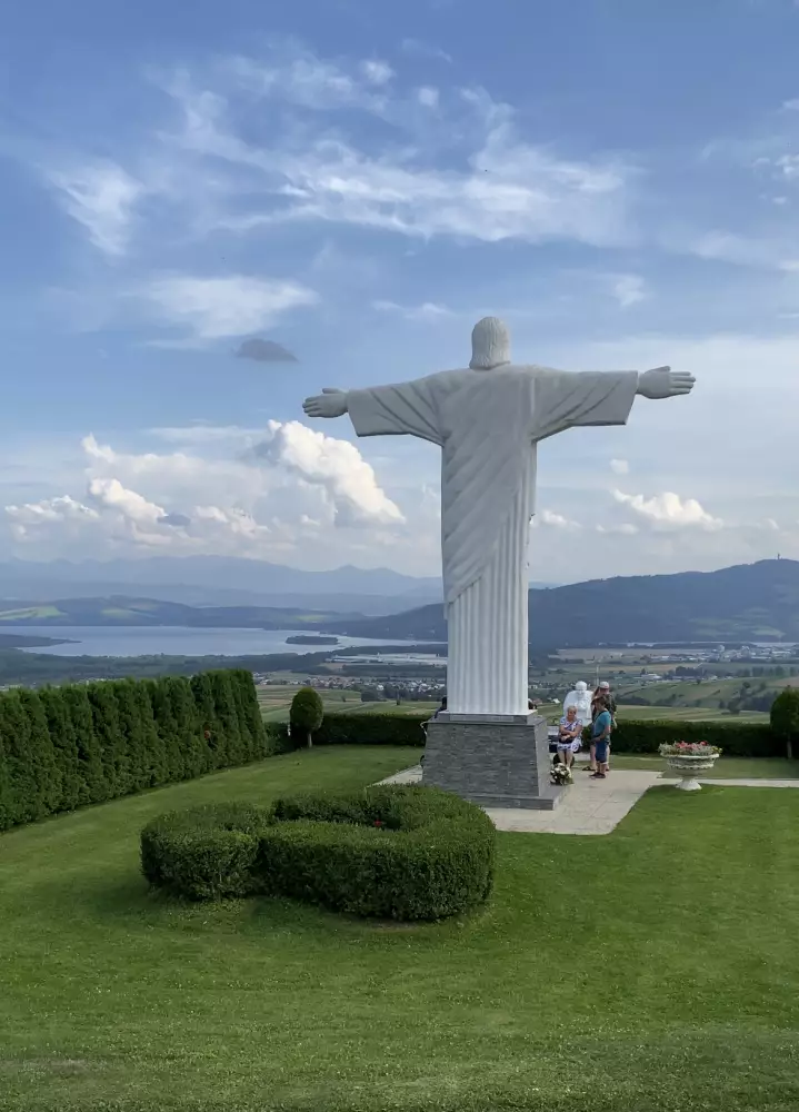 Socha Krista nad Klinom — ako z Rio de Janeiro a najvyššia na Slovensku