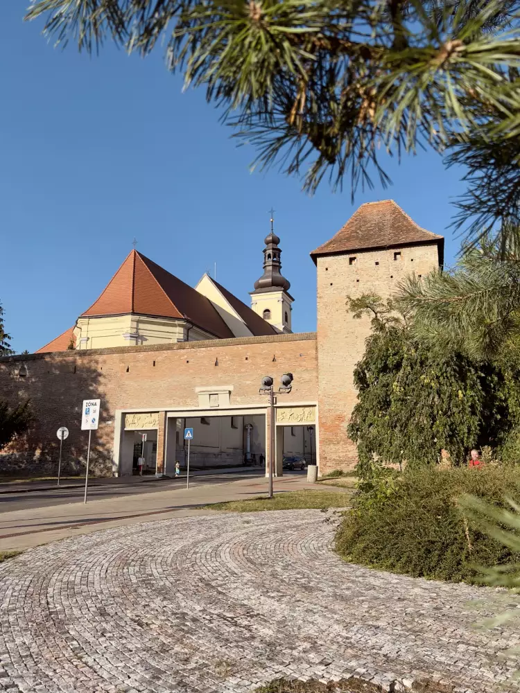 Bernoláková brána — trnavské opevnenie z 13. storočia