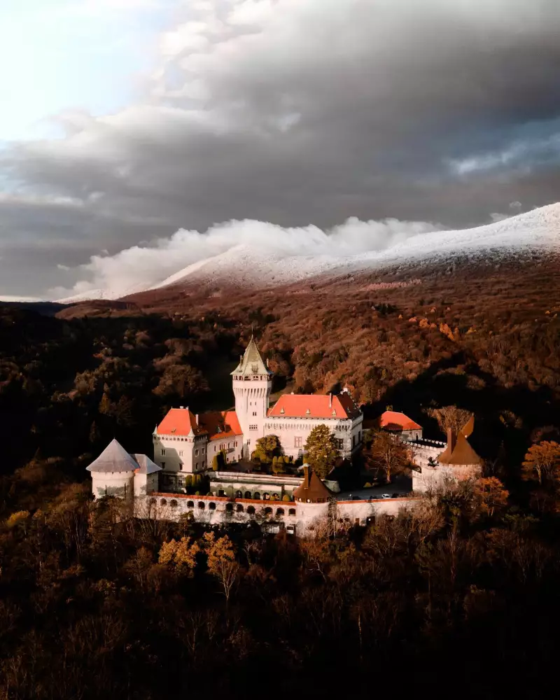 Smolenický zámok: začiatkom 20. storočia na ruinách hradu