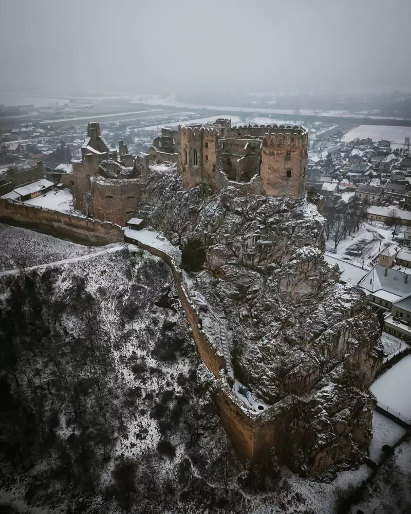 Hrad Beckov — 12. storočie, ruiny a kultúrne podujatia