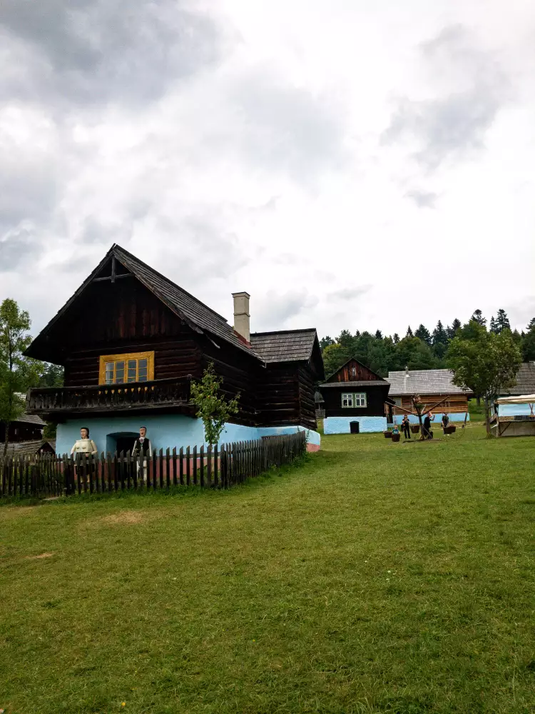 Skanzen pod Ľubovnianskym hradom – 25 zrubových domov