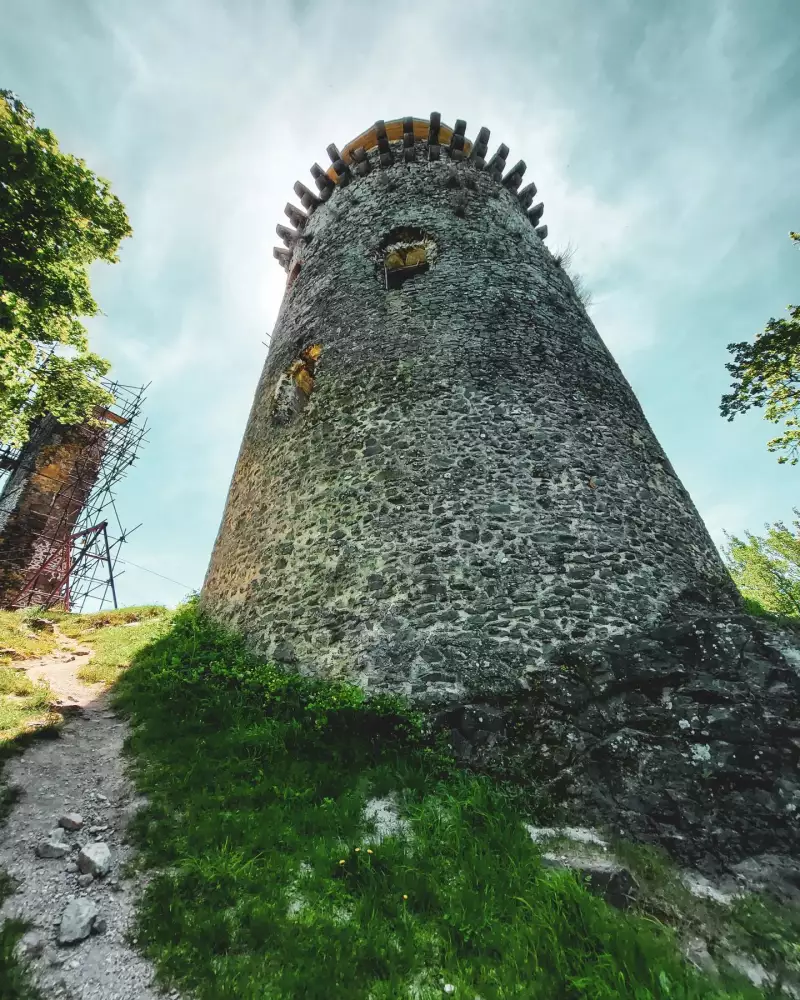 Slanecký hrad — gotický hrad z 13. storočia, zrúcanina pri Slanci