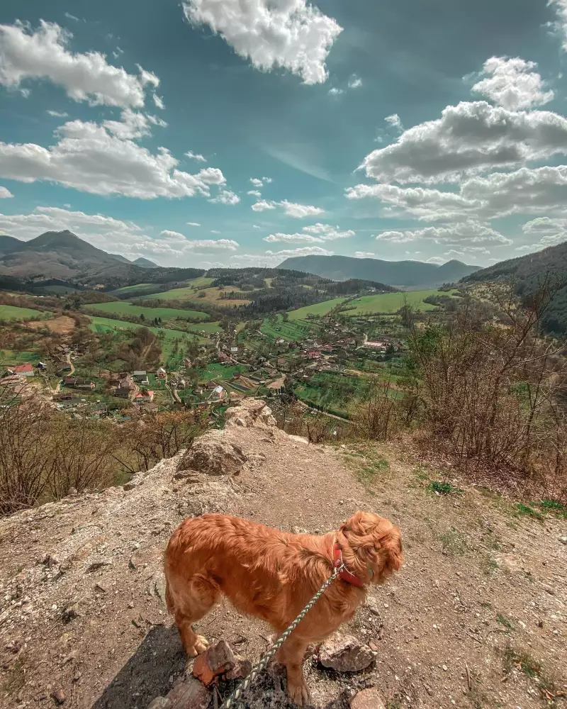 Košecký hrad — nenápadné ruiny s výhľadom