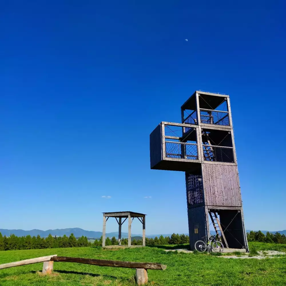 Rozhľadňa na Medveďom vrchu pri Levoči — výhľady na Spiš