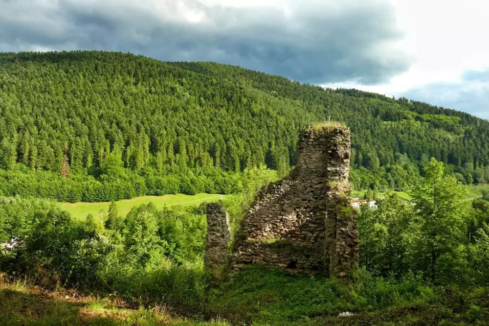 Ruiny hradu Gelnica — 13. storočie, obrana baní a mesta