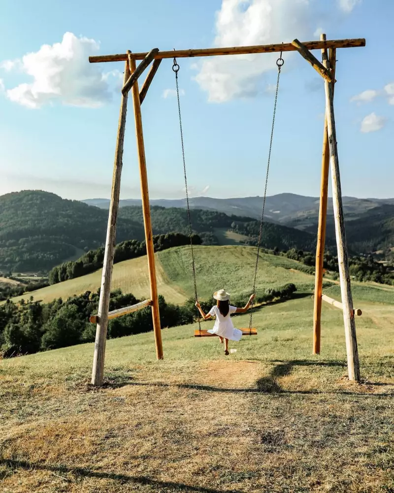 Hojdačka nad obcou Lysá pod Makytou — nádherný a dobrodružný výhľad z 428 m n. m.