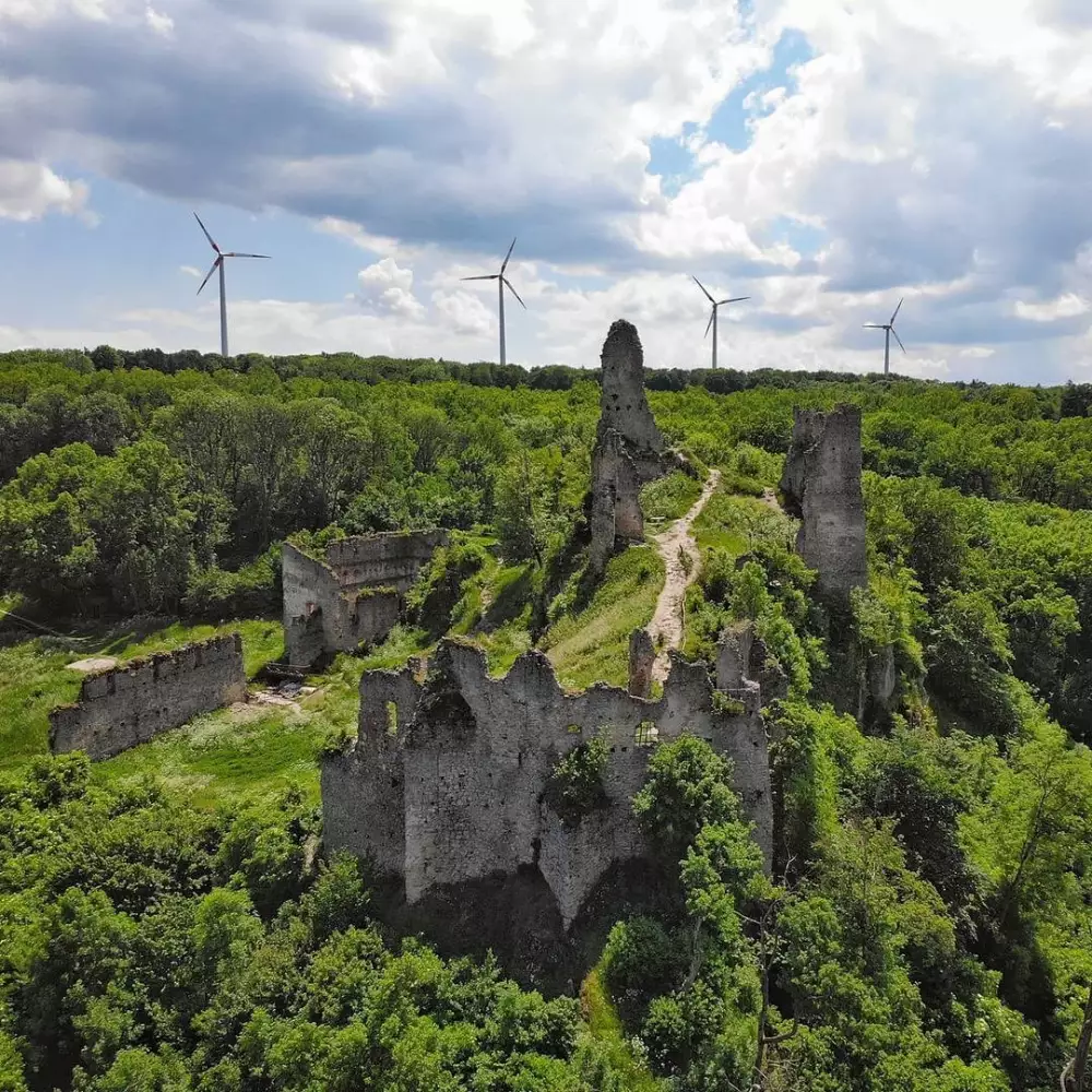 Hrad Korlátka – zrúcanina malokarpatského hradu