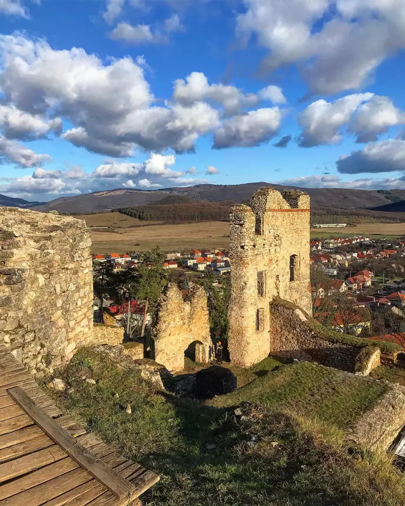 Divínsky hrad — zrúcanina v obci opevnená v roku 1559