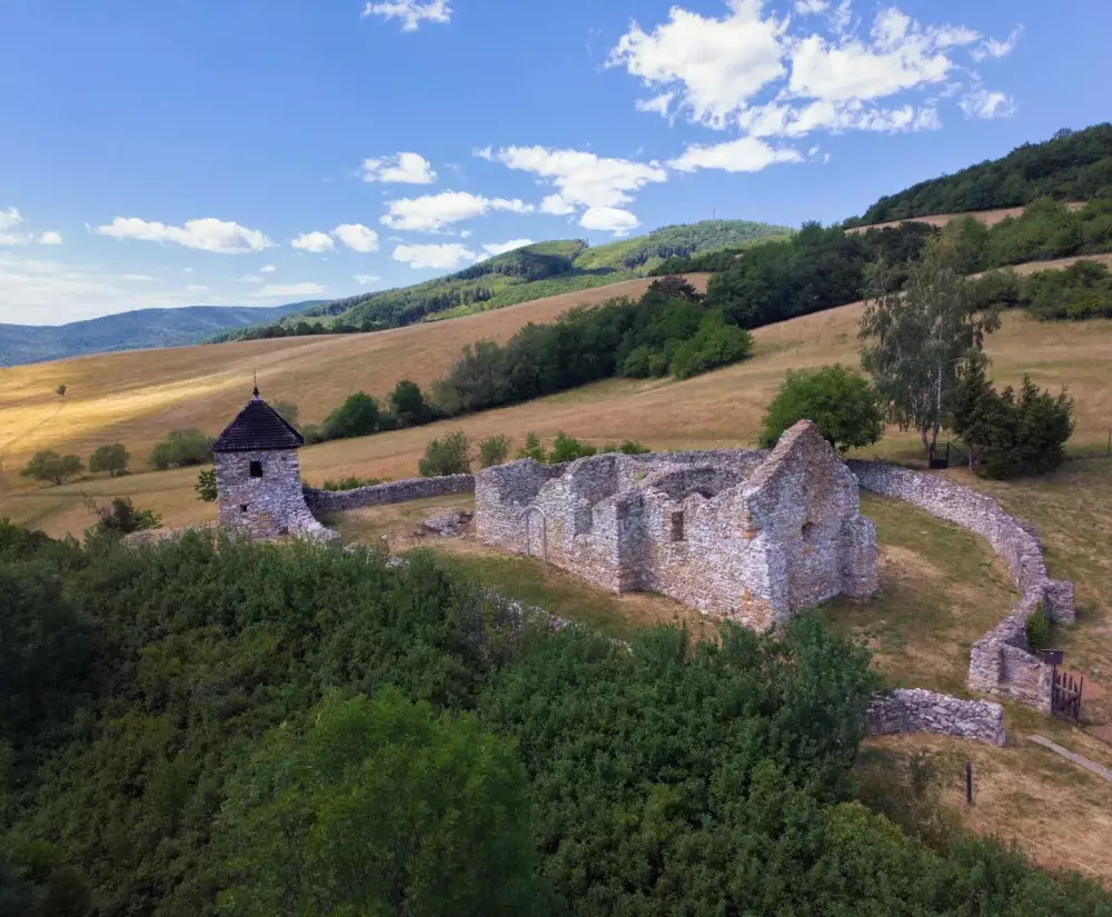 Husitský kostolík Lúčka — zrúcanina z 13. storočia