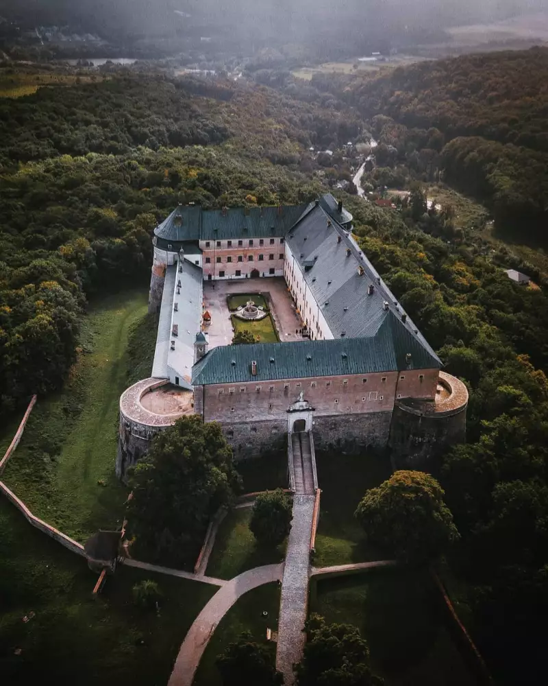 Červený kameň – hrad nad Častou pri Modre