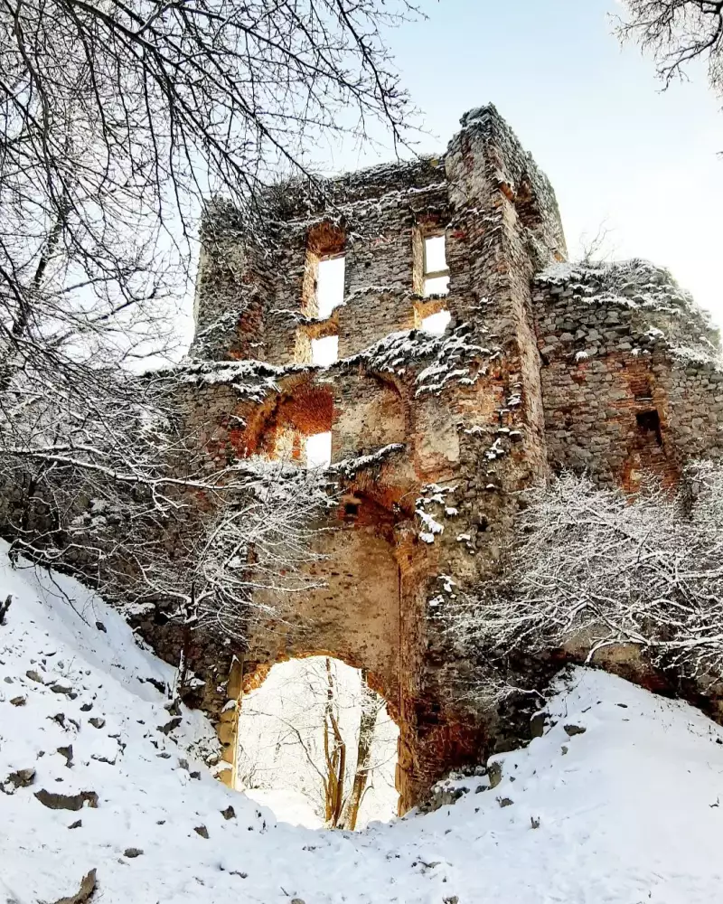 Pajštún — zrúcanina hradu z 13. st. pri Borinke