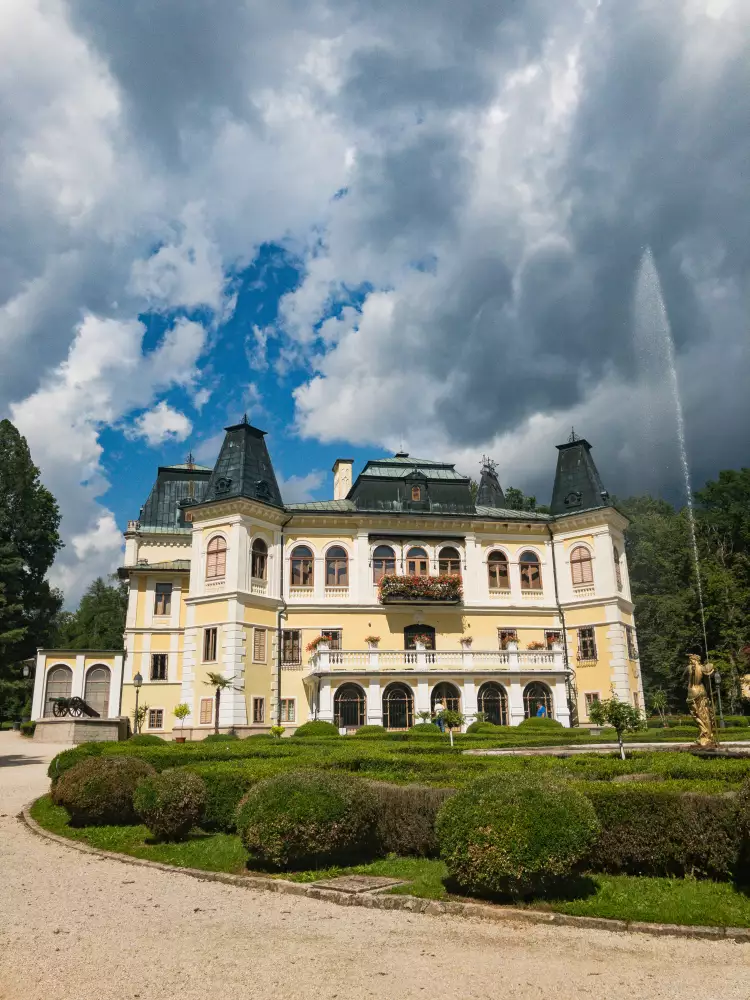 Kaštieľ Betliar — kaštieľ z 18. storočia s parkom